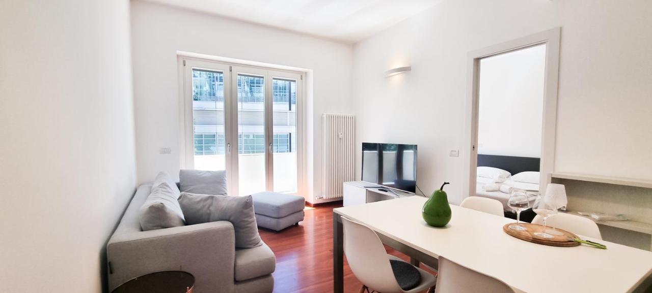 Joivy Superb Flat, 2 Balconies & Skyscrapers View Apartment Milano Ngoại thất bức ảnh