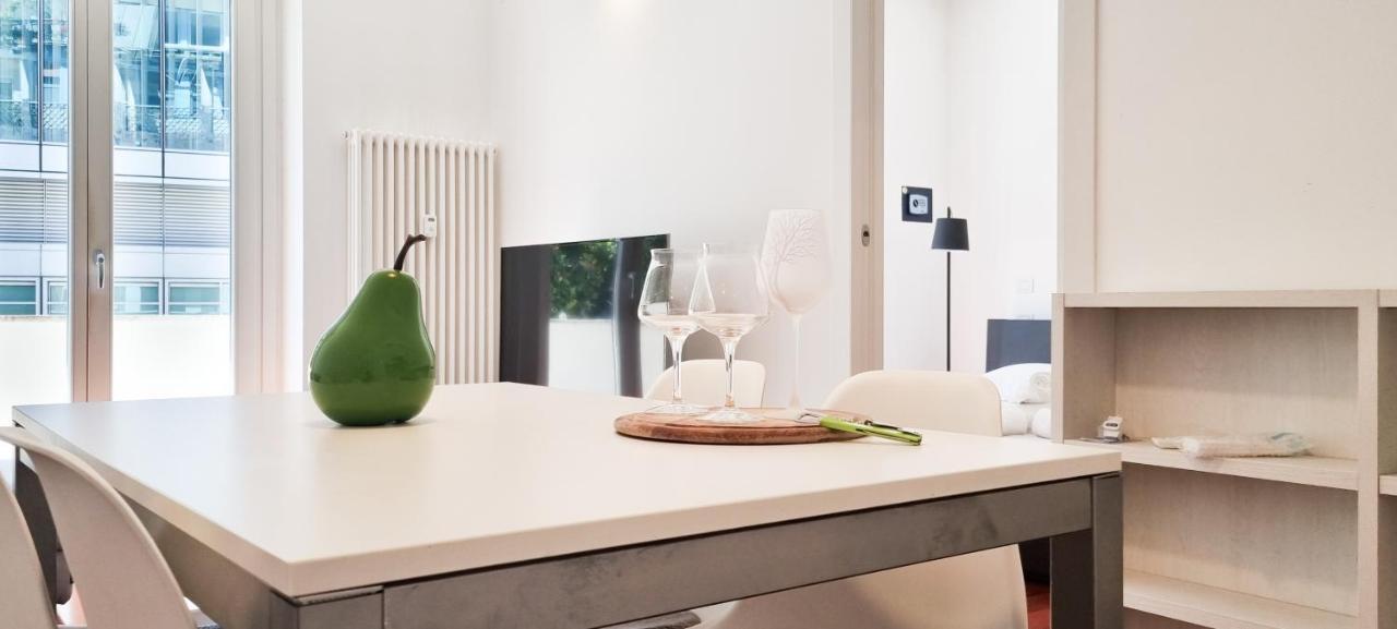 Joivy Superb Flat, 2 Balconies & Skyscrapers View Apartment Milano Ngoại thất bức ảnh