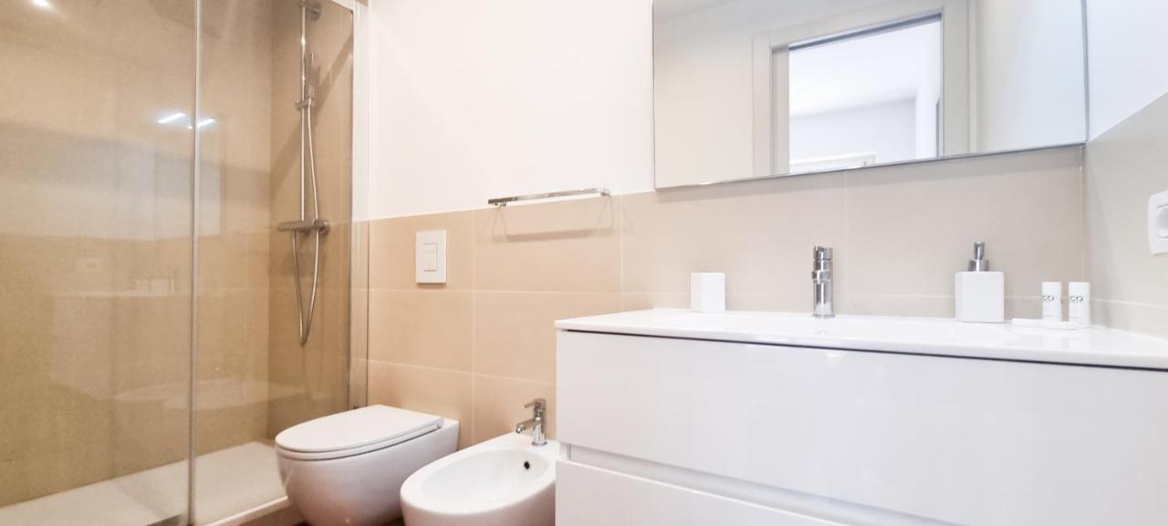 Joivy Superb Flat, 2 Balconies & Skyscrapers View Apartment Milano Ngoại thất bức ảnh
