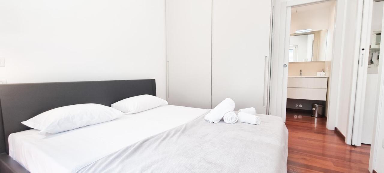 Joivy Superb Flat, 2 Balconies & Skyscrapers View Apartment Milano Ngoại thất bức ảnh