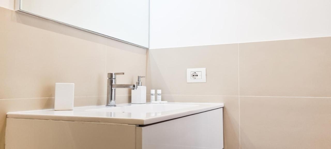 Joivy Superb Flat, 2 Balconies & Skyscrapers View Apartment Milano Ngoại thất bức ảnh